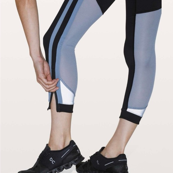 Lululemon Zip The Line Crop Black Blue Leggings Women's Size 6 - Picture 6 of 13